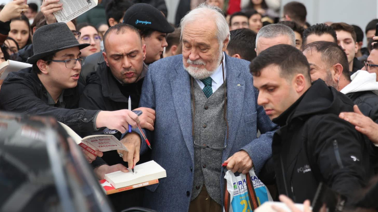 İlber Ortaylı kütüphanesi ihaleye çıkarıldı