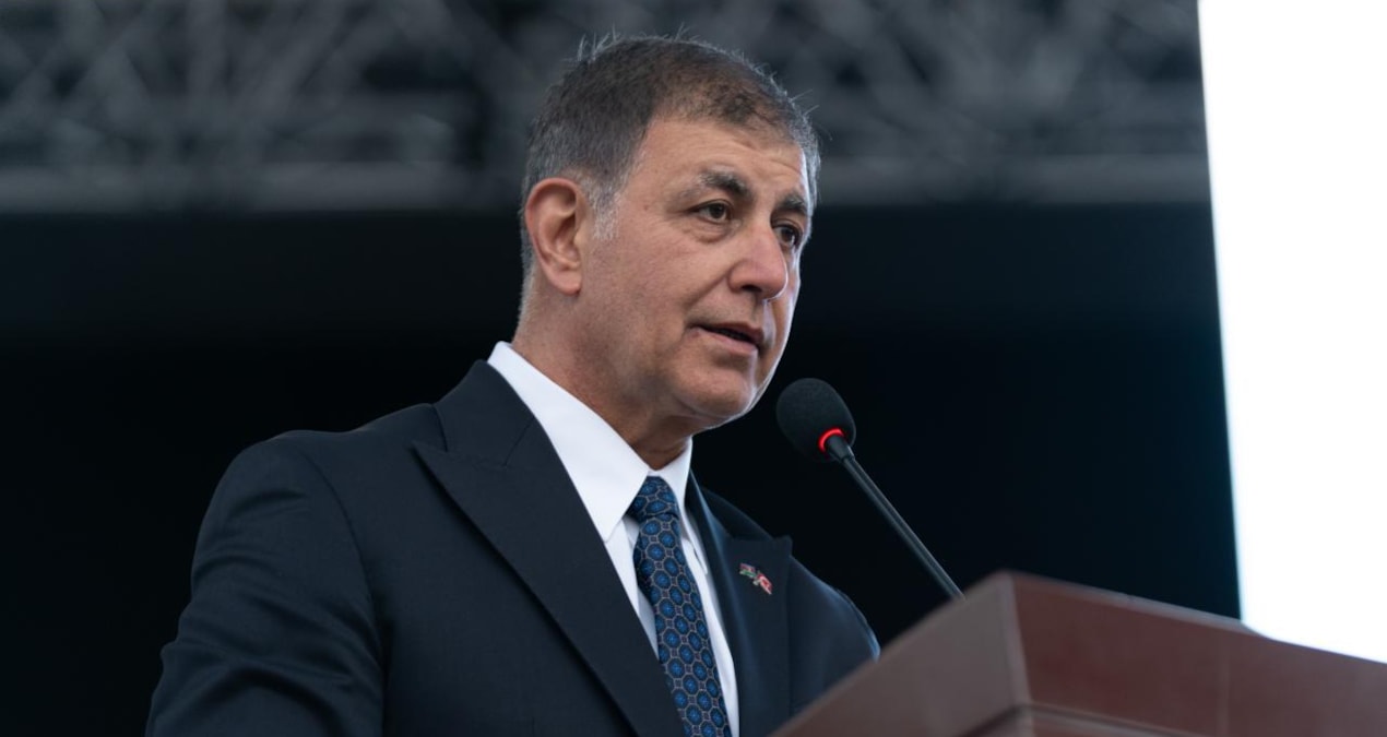 AKP’ye geçeceği iddia edilen Cemil Tugay, ayrıldığı CHP grubuna yeniden eklendi
